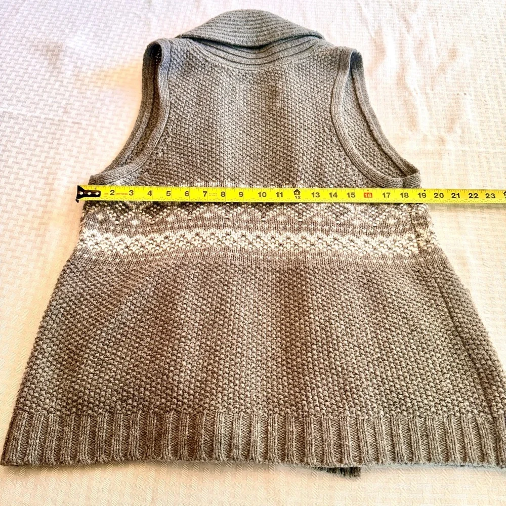 Aeropostale Gray‎ Knitted Sleeveless Cardigan Vest XL Fair Isle Pattern